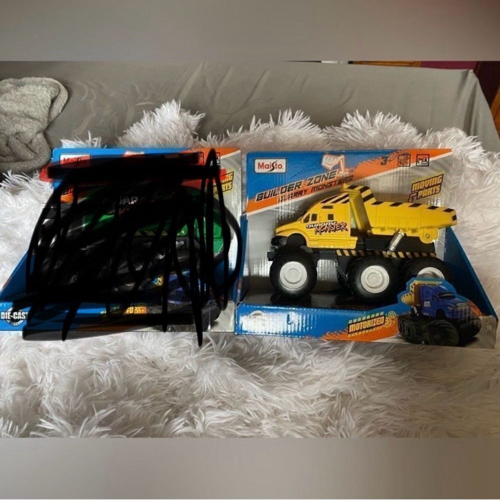 *NIB* Maisto Builder Zone Quarry Monsters Motorized Truck